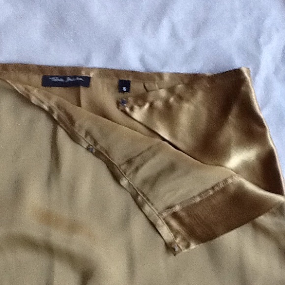 Gold silk skirt - Picture 2 of 2